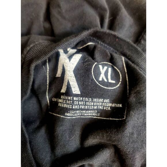 Machine Gun Kelly tour tshirt - Picture 3 of 4